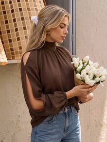Vivid Eden Blus Chiffon Berkerut Leher Semi-Tinggi Gaya Prancis untuk Wanita, Atasan Longgar Lengan Lentera Bahu Terbelah Lembut Warna Polos - Coklat - View 8