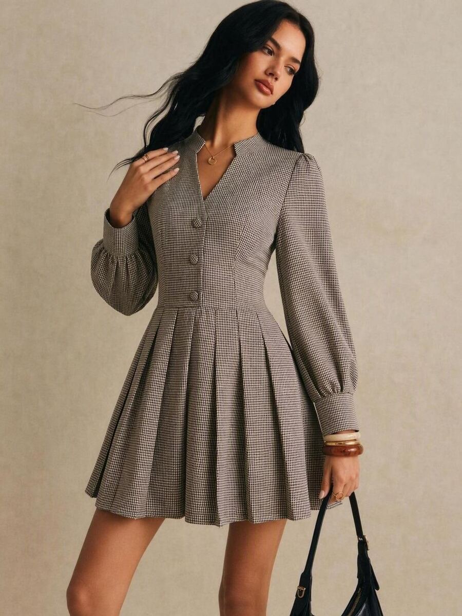 Poéselle Gaun Mini Wanita Motif Houndstooth, Leher V, Lengan Panjang, dan Hem Berlipit