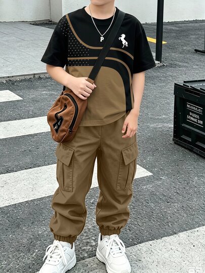 SHEIN 2pcs/Set Tween Boy Striped & Polka Dot Horse Logo Print Black & Brown Contrast Color Versatile Fashionable Comfortable Round Neck T-Shirt & Black Cuffed Cargo Pants Short Sleeve Outfit Suitable For All Seasons