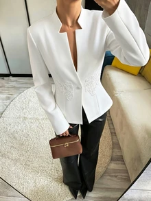 Avenya Blazer Wanita Musim Gugur/Dingin dengan Bahu Terstruktur dan Aksen Pinggang dari Renda, Jaket Formal Kantor/Acara Malam - Putih - View 6