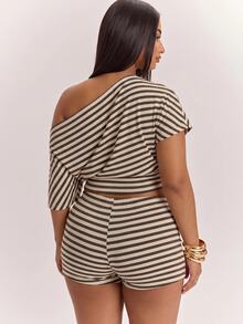 SHEIN Tall CURVE 大尺碼女款條紋不對稱單肩短版上衣與短褲兩件套 - 彩色 - 查看 3
