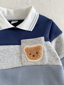SHEIN Playful Pals 2件組男嬰 Polo 運動衫套裝，可愛學院風，海軍藍灰色熊貼布拼色，長袖 Polo 領輕便戶外秋季毛衣，節日口袋款 - 灰色 - 查看 7