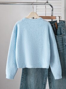 SHEIN كنزة صوفية بياقة دائرية للفتيات المراهقات، لون أزرق حليبي منسوج، طول قصير، أكتاف منخفضة، أكمام طويلة، قصة فضفاضة، قطعة علوية متعددة الاستخدامات للطبقات في الخريف/الشتاء، مناسبة للخروجات - أزرق فاتح اللون - مشاهدة 2