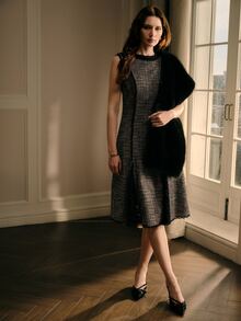 MOTF PREMIUM WOMEN'S FASHION ELEGANT SOPHISTICATED AUTUMN/WINTER CONTRAST LACE SLEEVELESS FAUX KNIT PLAID WAIST-CINCHING SLIMMING MID-LENGTH DRESS - Black and Purple - View 4