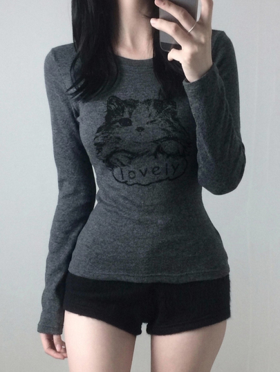 DAZY T-shirt femme Y2K à manches longues pour l'automne, imprimé chat mignon dessin animé et motif lettres, gris foncé, coupe slim, sous-couche décontractée pour tous les jours, école et maison
