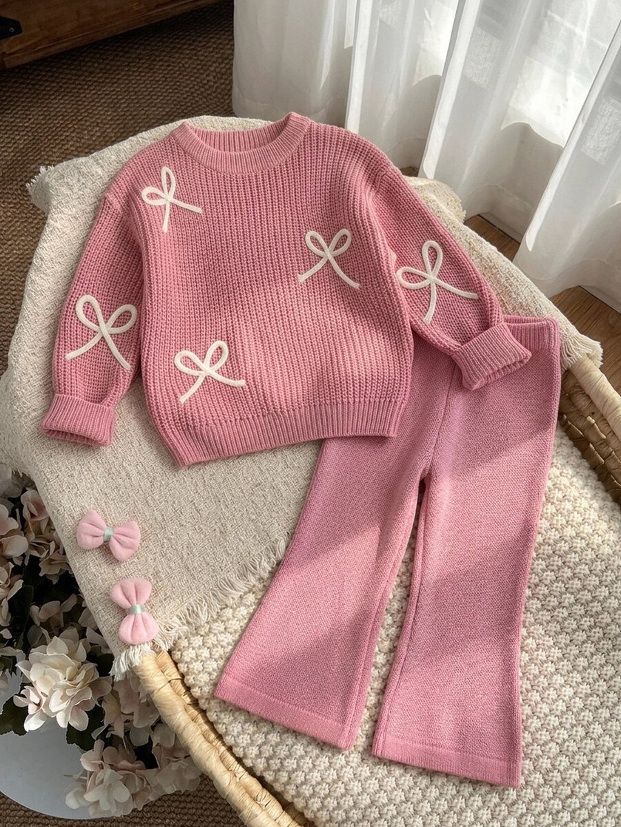 SHEIN طقم كاجوال من قطعتين للبنات الصغيرات، كنزة محبوكة بتصميم كتل لونية وفيونكة ثلاثية الأبعاد وياقة دائرية مع بنطال طويل - متعدد الألوان - مشاهدة 1