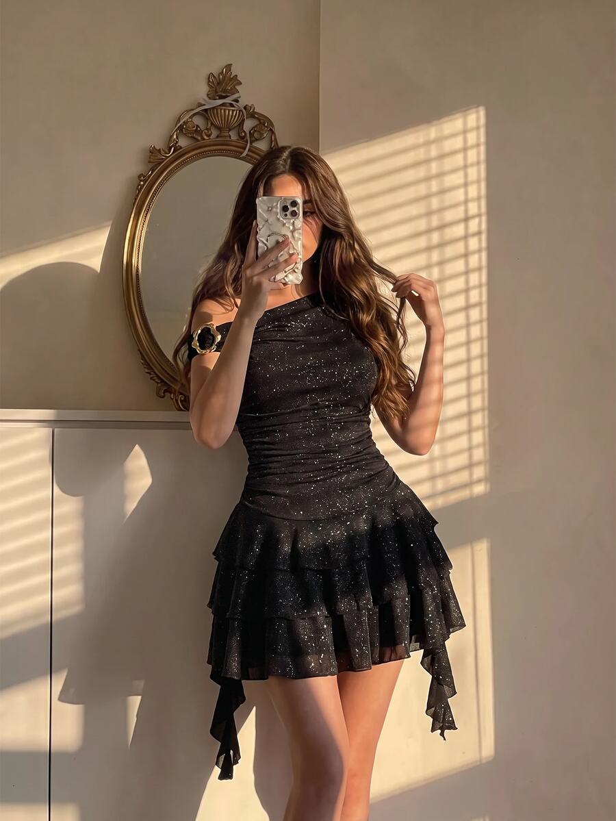 SHEIN MOD 女款 1 件裝亮片閃亮網紗抓褶單肩無袖層次荷葉邊迷你洋裝,黑色甜美 Coquette 風格少女派對洋裝,適合秋季聖誕節 - 黑色 - 查看 1
