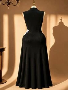 SHEIN LUNE CURVE Gaun Tanpa Lengan Ukuran Besar dengan Motif Renda Kontras - Hitam - View 2