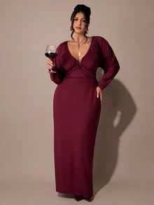 SHEIN BAE CURVE Gaun Elegan Wanita Ukuran Besar Warna Burgundy dengan Leher V Dalam dan Lengan Kelelawar untuk Musim Gugur - Burgundy - View 2