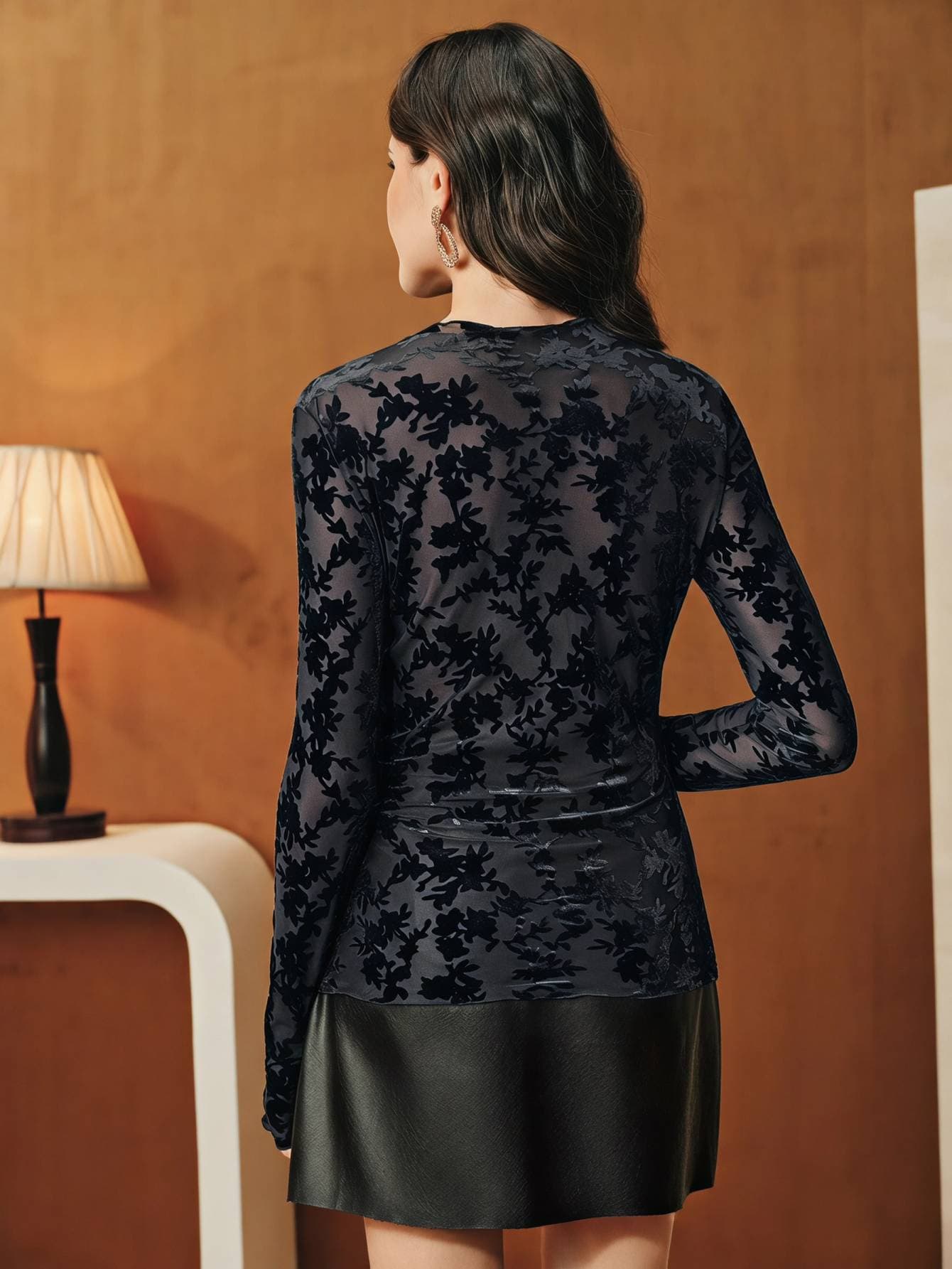 Anewsta Camiseta de manga larga de capa base con cuello semi alto y estampado de terciopelo negro, ajuste ceñido, top de malla para mujer
