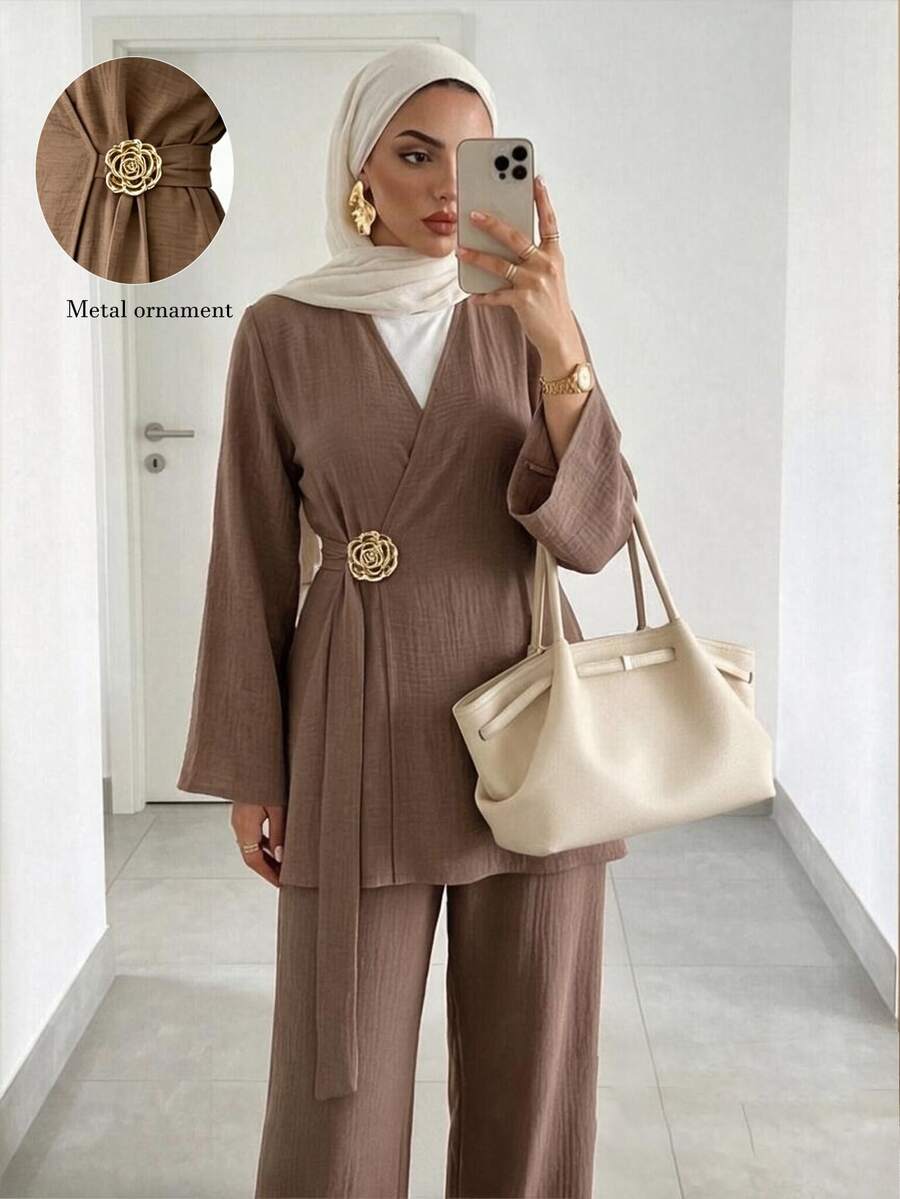 Celisse طقم أحادي اللون بتصميم بسيط وأنيق، ملابس يومية راقية وناعمة مع إبزيم معدني زخرفي أنيق وبسيط - بني - مشاهدة 1
