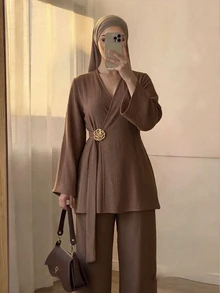 Celisse طقم أحادي اللون بتصميم بسيط وأنيق، ملابس يومية راقية وناعمة مع إبزيم معدني زخرفي أنيق وبسيط - بني - مشاهدة 4
