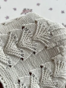 Elamini Sweater Rajut Lengan Panjang Wanita dengan Desain Berlubang, Bahu Terbuka, dan Potongan Mengembang, Motif Bunga, Nuansa Manis yang Menawan, Cocok untuk Musim Gugur/Dingin - Aprikot - View 7