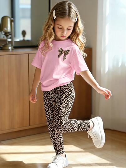 Elladie kids طقم تي شيرت بأكمام قصيرة وسروال ضيق للبنات الصغيرات بطبعة نمر وفيونكة وردي ملابس صيفية كاجوال 1 طقم