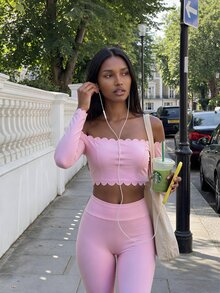 Dewbera Dewbera Off-Shoulder Ruffle Long Sleeve Cropped Top, Pink Set, Wavy Long Sleeve Off-Shoulder Top - Pink - View 5