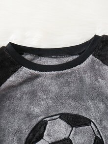 SHEIN 2件組兒童青少年男孩休閒日常百搭舒適足球圖案法蘭絨圓領套頭長袖上衣與寬鬆收口長款睡褲居家服套裝 - 灰色 - 查看 3