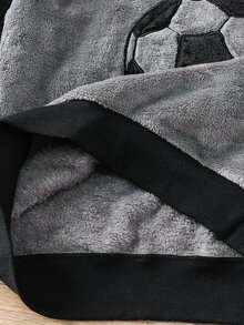SHEIN 2件組兒童青少年男孩休閒日常百搭舒適足球圖案法蘭絨圓領套頭長袖上衣與寬鬆收口長款睡褲居家服套裝 - 灰色 - 查看 5