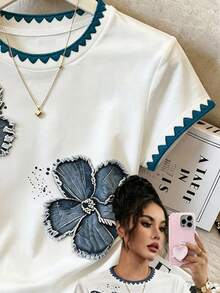 SHEIN Franclia 女款T恤，夏季新品，藝術花卉印花圖案，貝殼飾領口與袖口，刺繡工藝，日常穿著，修身設計，圖案款，白色配藍花，通勤 - 彩色 - 查看 5