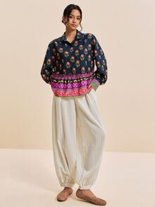 LOTSLUV Blus Wanita Elegan Gaya Boho Musim Gugur, Serbaguna, Berwarna Biru Tua dengan Motif Bunga Mawar Kecil, Kerah Kemeja, Lengan Panjang, dan Hem Bergelombang. - Hitam - View 6