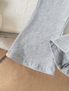 SHEIN 女嬰時尚運動風連帽長袖上衣與喇叭長褲套裝 - 淺灰色 - 查看 4