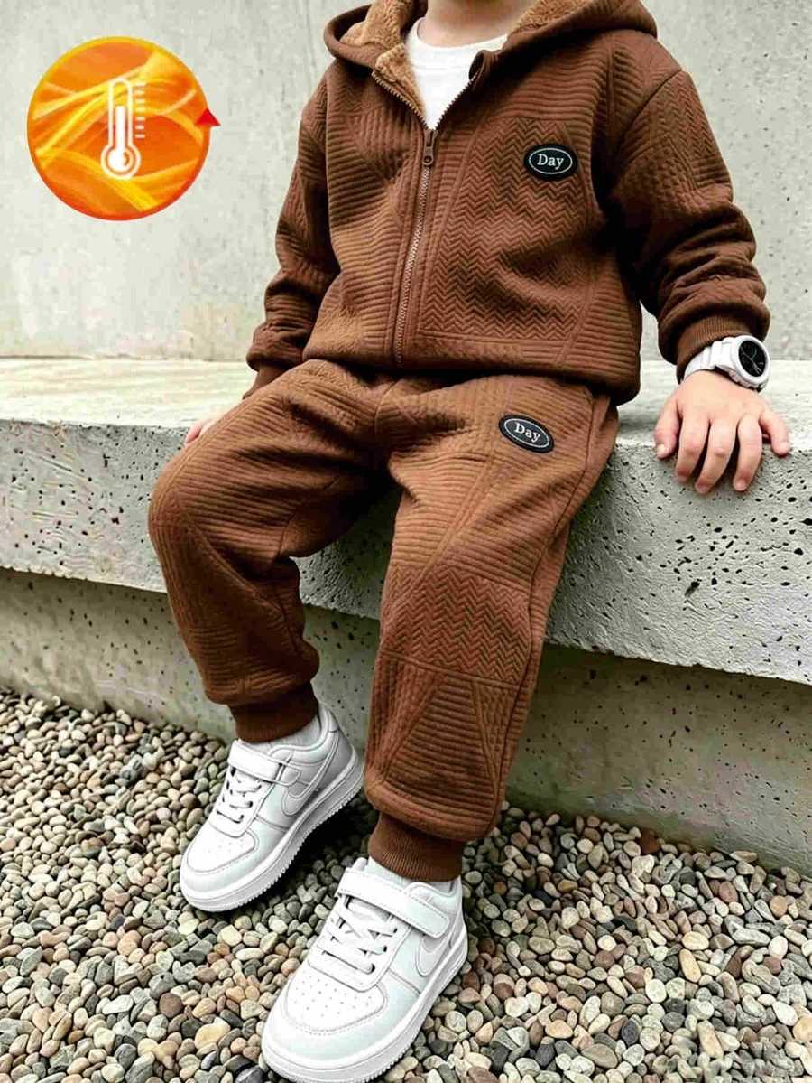 SHEIN Playful Pals 2件組小男孩休閒拼接純色長袖舒適保暖內裡拉鍊外套與長褲套裝,適合秋冬日常休閒與戶外活動 - 棕色 - 查看 1