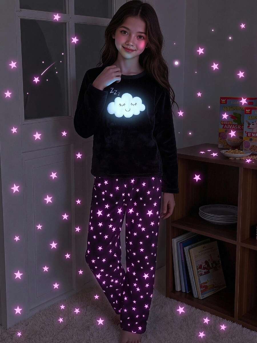 SHEIN 女童睡衣 套裝 青少女秋冬日常休閒優雅家居服 長袖長褲 發光白色雲朵笑臉睡眠符號刺繡圖案與星空圖案 刷毛組合套裝 童裝 - 黑色 - 查看 1