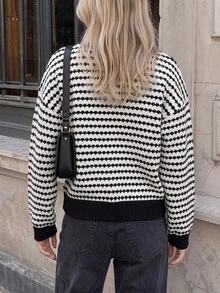 SHEIN 寬鬆版型百搭圓領撞色條紋針織開襟衫 辦公室早午餐穿搭 黑白配色 秋季法式優雅風 - 黑與白 - 查看 2