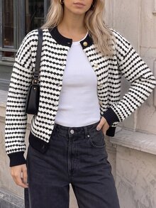 SHEIN 寬鬆版型百搭圓領撞色條紋針織開襟衫 辦公室早午餐穿搭 黑白配色 秋季法式優雅風 - 黑與白 - 查看 8