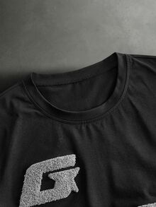 Manfinity RebelGame 男士字母毛巾刺繡圓領短袖休閒T恤 - 黑色 - 查看 6