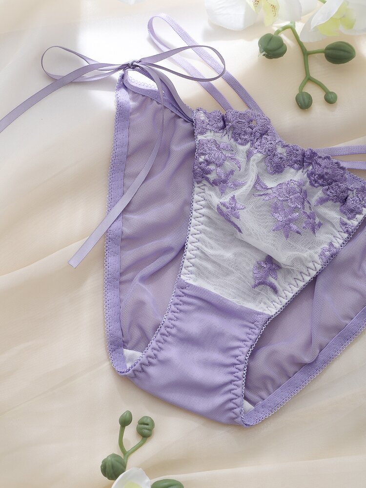 DelicateAllure 紫色刺繡性感純真清透風量產純裝飾細肩帶交叉帶細節女款丁字褲 - 白色 - 查看 5
