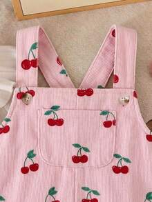 SHEIN Vintaside Kids 2件組女嬰幼兒上衣吊帶褲，可愛白色粉紅櫻桃印花羅紋燈芯絨長袖荷葉袖圓領秋季假期連身裙毛衣 - 粉色 - 查看 4