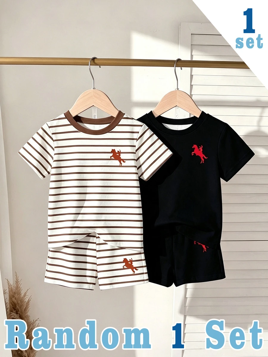 SHEIN 隨機1套 咖啡色與卡其色拼接 嬰兒休閒時尚經典騎士印花圓領短袖T恤與短褲套裝 - 彩色 - 查看 1