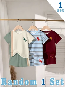 SHEIN 隨機1套 綠色/藍色/紅色兒童休閒時尚經典圓領短袖T恤與短褲套裝 - 彩色 - 查看 2