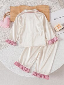 SHEIN 女嬰秋冬緞面杏色與粉色拼接甜美極簡刺繡圖案翻領鈕扣裝飾荷葉邊長袖舒適親膚針織睡衣套裝 2件組，冬季萬聖節聖誕節秋季穿搭 - 杏色 - 查看 2