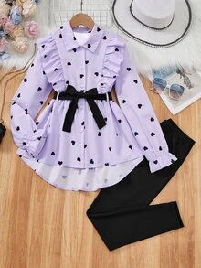 SHEIN Sparklyn 甜美風女童兩件式上衣套裝，上衣滿版柔紫色愛心印花，腰部配粉色蝴蝶結腰帶修飾腰線，搭配黑色緊身褲，適合日常穿著、外出等多種場合，展現柔美可愛優雅女孩風 - 彩色 - 查看 1