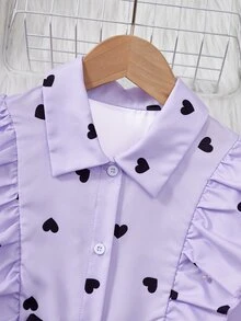 SHEIN Sparklyn 甜美風女童兩件式上衣套裝，上衣滿版柔紫色愛心印花，腰部配粉色蝴蝶結腰帶修飾腰線，搭配黑色緊身褲，適合日常穿著、外出等多種場合，展現柔美可愛優雅女孩風 - 彩色 - 查看 4