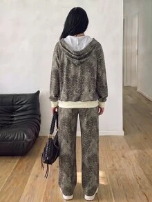 StreetHx Setelan Streetwear Wanita 2 Potong: Hoodie Longgar Motif Leopard + Celana Panjang Lebar - MultiWarna - View 2