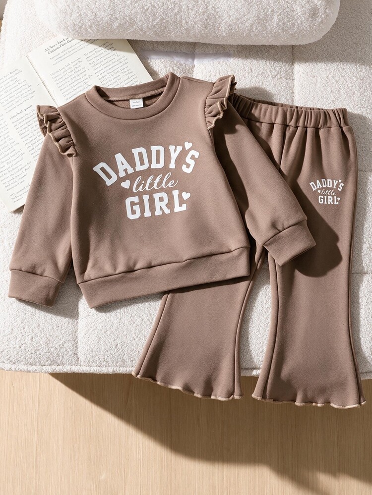 SHEIN Souflis 2件組 幼兒女嬰可愛甜美棕色字母愛心圓領長袖衛衣與喇叭褲套裝，荷葉邊設計，羅紋面料，適合戶外秋季萬聖節穿著 - 棕色 - 查看 12
