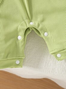 SHEIN Playful Pals 2 件女婴夏季时尚套装：可爱 3D 花卉刺绣荷叶边袖连体衣和帽子 - 綠色 - 查看 8