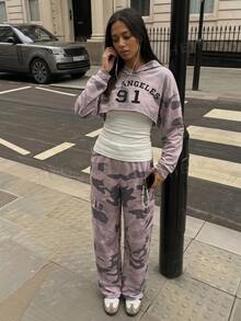 SHEIN 3件組女孩迷彩運動運動衫上衣與背心套裝，搭配迷彩休閒錐形長褲，四季穿著，秋季服飾，秋季，返校，學校 - 粉色 - 查看 6