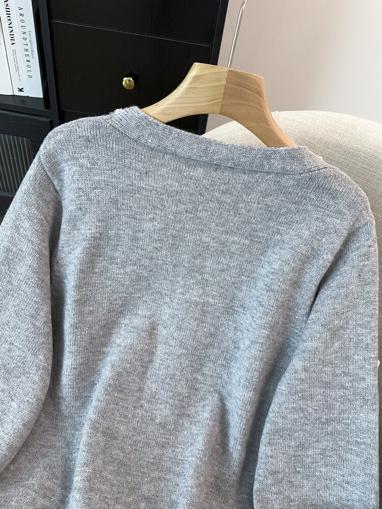 GlowEve CURVE Plus Size Elegant V-Neck Beaded Button Long Sleeve Cardigan - Grey - View 10