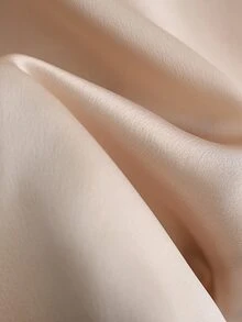 Rosivaux 女士新款夏季时尚甜美香槟色缎面衬衫，饰以串珠珍珠，圆领短袖泡泡袖休闲衬衫，适合冬季、圣诞节、新年、跨年夜、派对、海滩、优雅、休闲、浪漫、情人节、约会、夏季、女士沙滩比基尼（2026夏季款）、夏季上衣、毕业季服装、时尚休闲通勤装、商务办公装、百搭时尚日常休闲装、都市教师职业装等场合。 - 杏色 - 查看 7