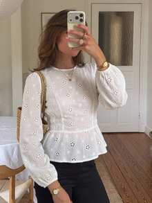 Serisse بلوزة نسائية بتطريز مفرغ وياقة دائرية وأكمام طويلة وحافة مكشكشة - أبيض - مشاهدة 7