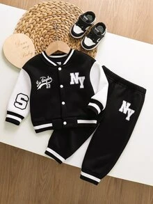 SHEIN Playful Pals 男嬰棒球夾克字母印花褲子套裝 秋冬春季 絨毛布料 親子款 成長里程碑 黑白牛仔賽車風 - 黑色 - 查看 1