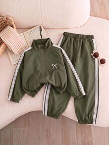 SHEIN Genkimix Kids 2件組女童 2025 春/秋新款 防風布料蝴蝶結刺繡休閒時尚愛心編織帶裝飾立領拉鍊夾克與休閒長褲 可愛甜美套裝 - 綠色 - 查看 5