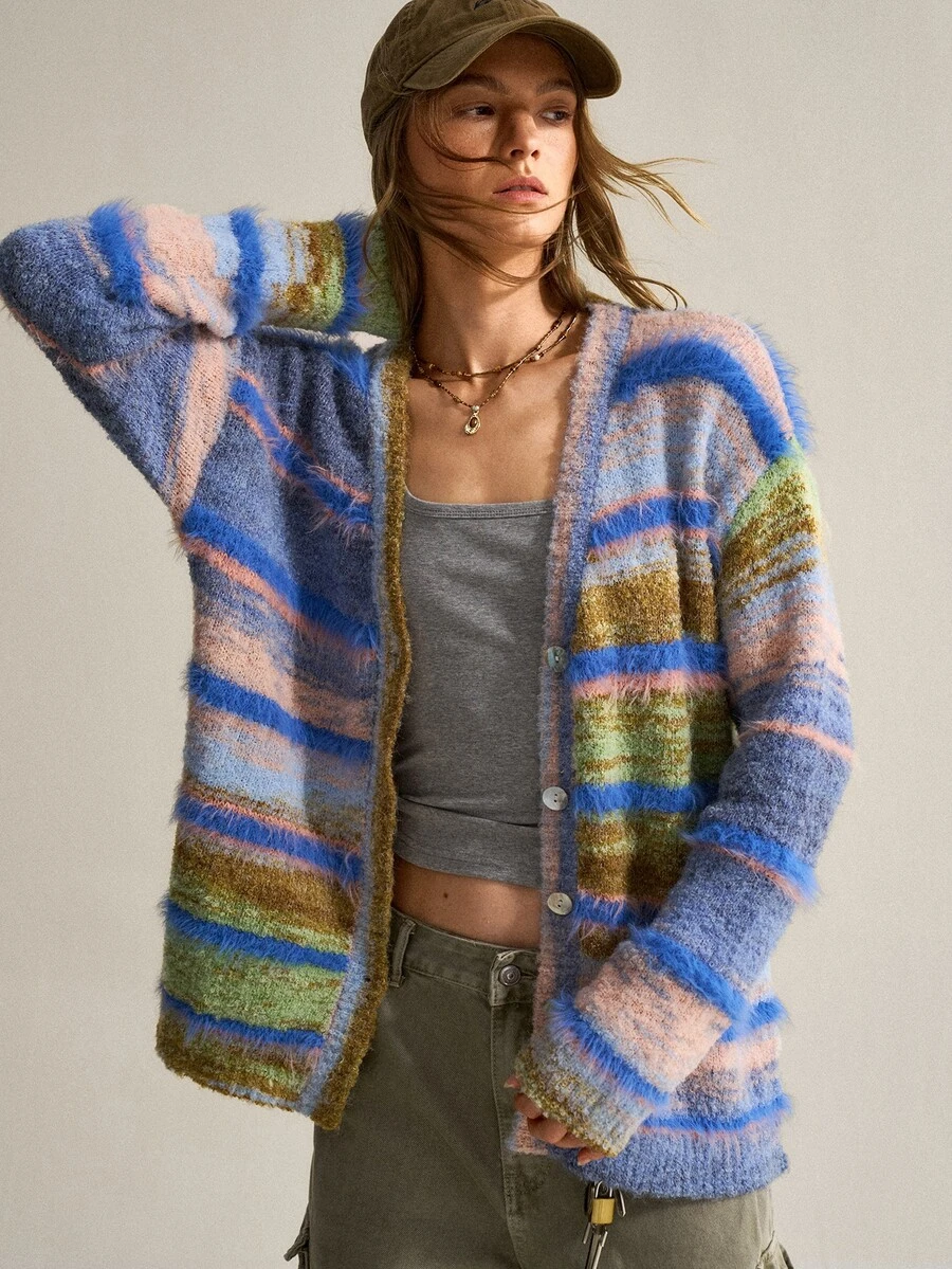 SHEIN Sweater Bergaris Warna-warni American Vintage, Atasan Rajut Lembut dan Halus dengan Leher V dan Kancing Tunggal - Biru - View 1
