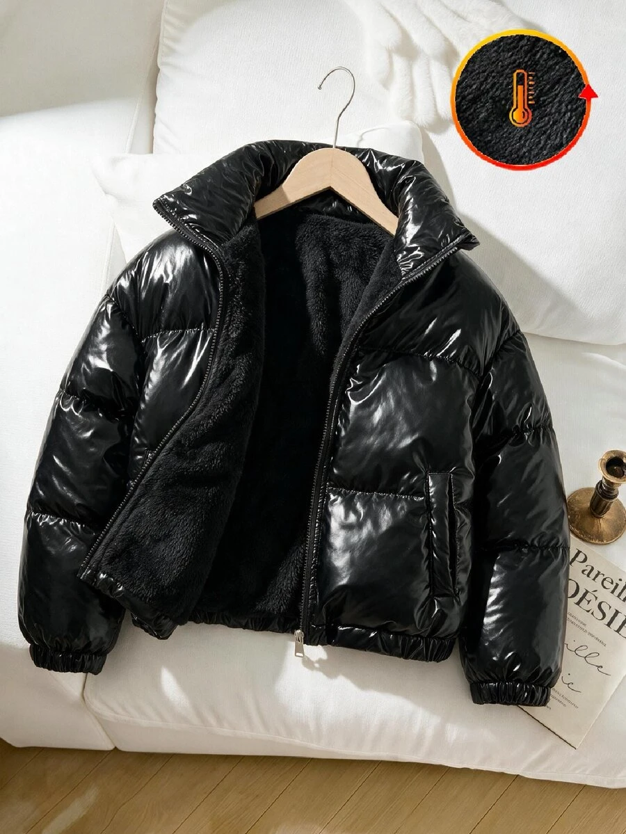 SHEIN Áo khoác phao ngắn cổ đứng màu đen bóng cho bé gái, áo khoác phao mùa đông dày dặn có lớp lót bên trong