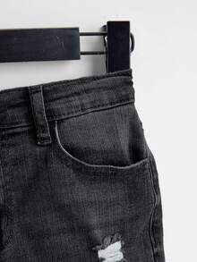 SHEIN مجموعة من 2 قطعة للأولاد المراهقين بملابس جينز ممزقة متمزقة عصرية - جينز كاجوال وأعلى - الأسود - مشاهدة 4