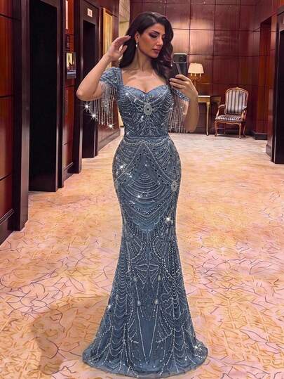 Aureia فستان سهرة نسائي فاخر باللون الأزرق الباهت مع تطريز خرز ثلاثي الأبعاد بتصميم بسيط، ياقة مربعة وأكمام قصيرة مع زينة شرابات، خصر عالي وتصميم تنحيف، تنورة حورية طويلة حتى الأرض، مناسب للمواعدة والعطلات وحفلات العزوبية والزفاف والفعاليات وجميع المناسبات الرسمية