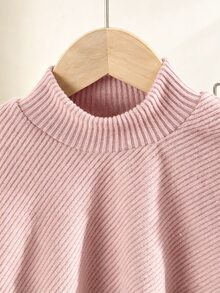 SHEIN Playful Pals طقم للفتيات الصغيرات، بلوزة علوية غير متماثلة بتصميم مبتكر مع ياقة عالية باللون الوردي العميق منسوجة بأضلاع وتفاصيل رقعات من الفليس القطبي، لأسلوب جديد للخريف/الشتاء - وردي - مشاهدة 4